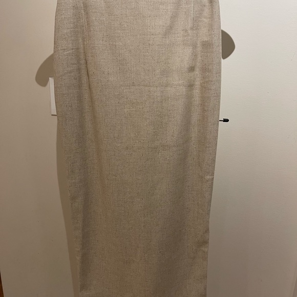 Jacquemus La Jupe Valerie Sand pencil linen midi skirt - Picture 6 of 9